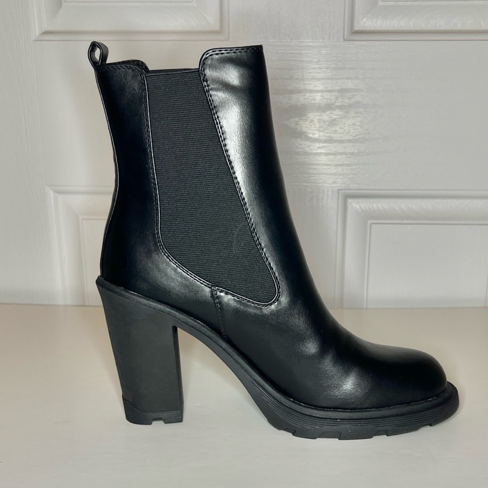 Nine West Ream High Heeled Chelsea Bootie Black Size 10